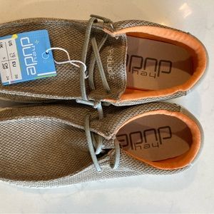 Boys youth shoes size 6